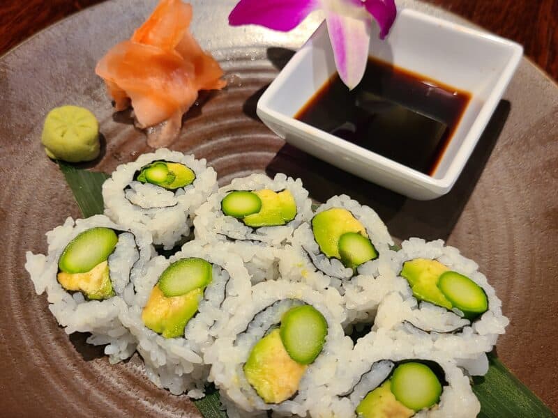 Avocado Asparagus Roll