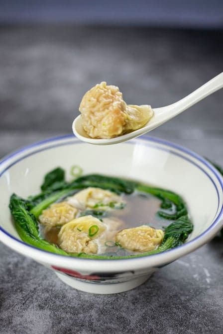Shrimp and Pork Wonton Soup 鲜虾云吞汤