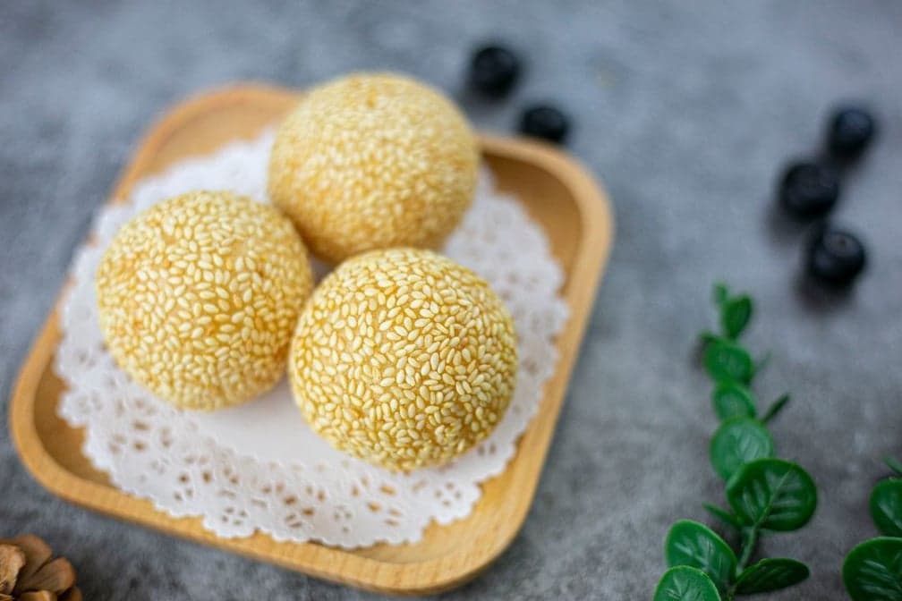 Sesame Ball with Lotus Seeds 莲蓉芝麻球