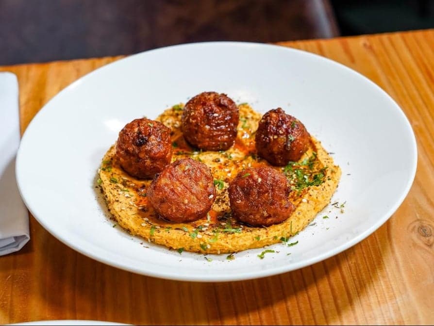 Falafel Hummus