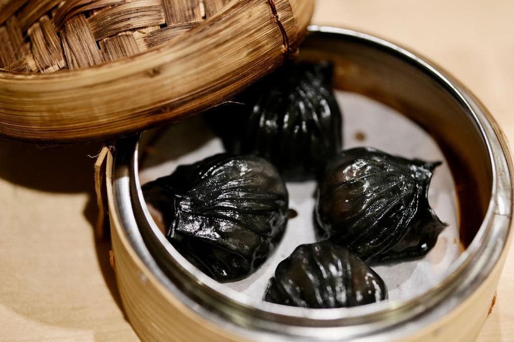 Black Truffle with Shrimp and Crab Meat Dumplings 黑松露虾饺