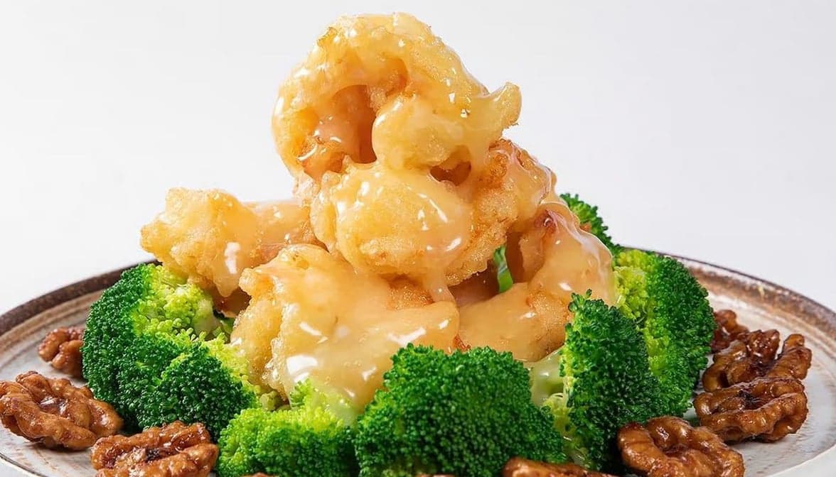 Jumbo Shrimp & Walnut w. Mannier Sauce