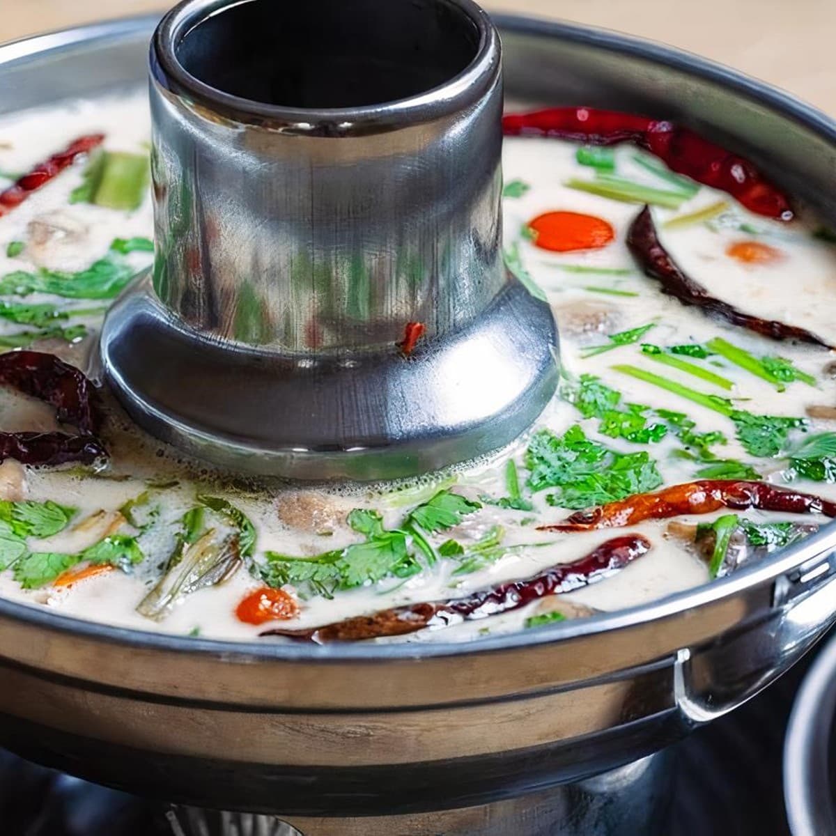 LG Tom Kha