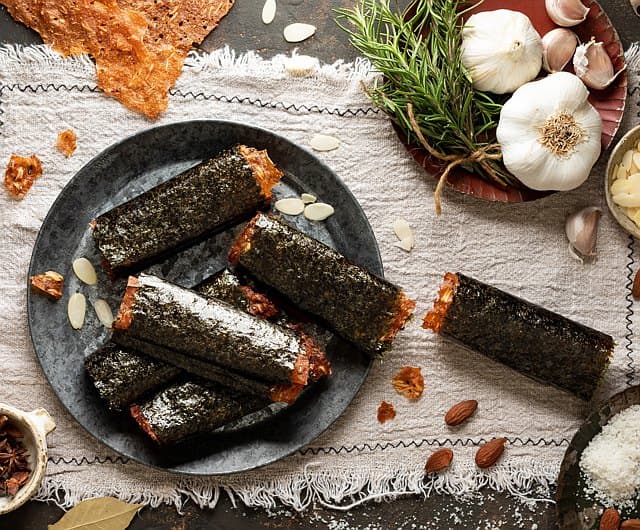 Sesame seaweed shrimp Roll