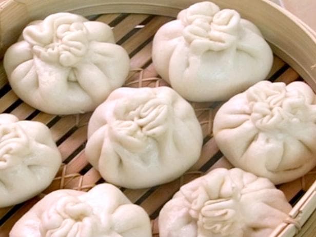 6 Small Meat Buns in Steamer
