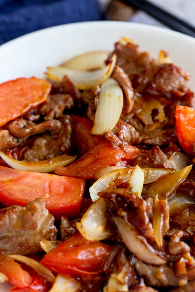 Beef with Onion and Tomato Brown Sauce